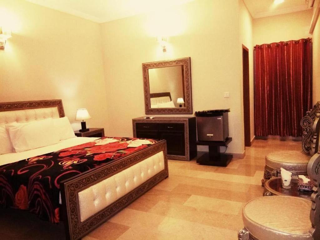 Royal Galaxy Bed & Breakfast Islamabad - For Families Only Exterior photo