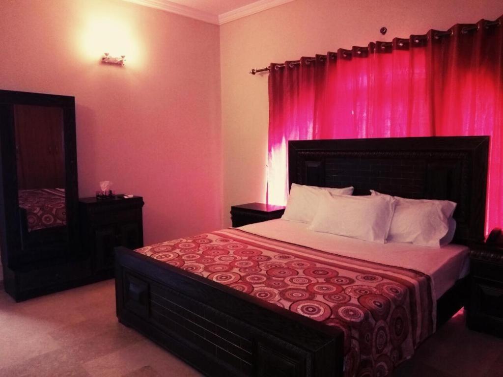 Royal Galaxy Bed & Breakfast Islamabad - For Families Only Exterior photo